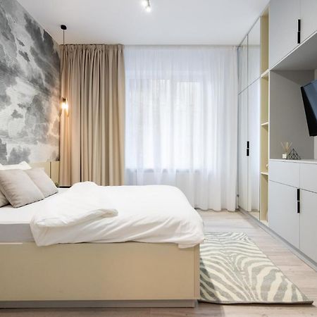 Four Bedroom Apartment, Old Town Bucarest Esterno foto
