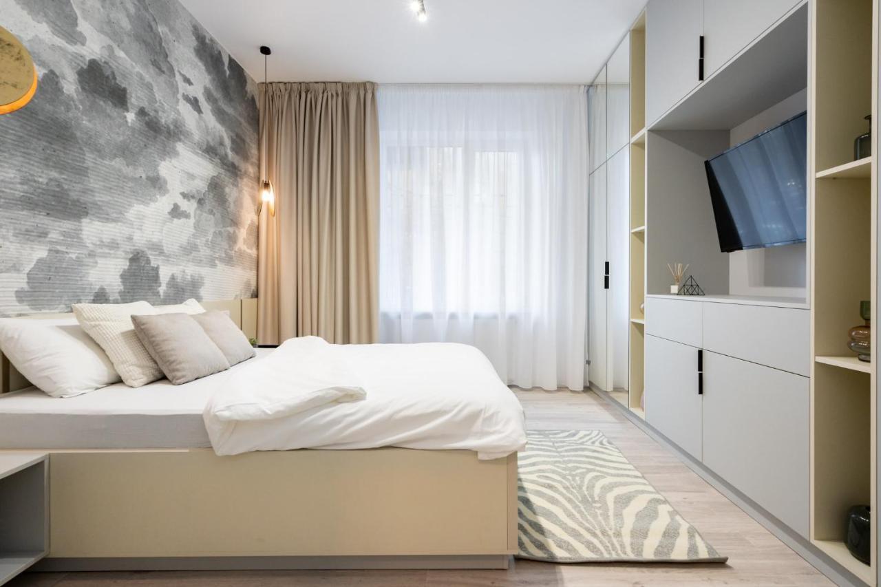Four Bedroom Apartment, Old Town Bucarest Esterno foto