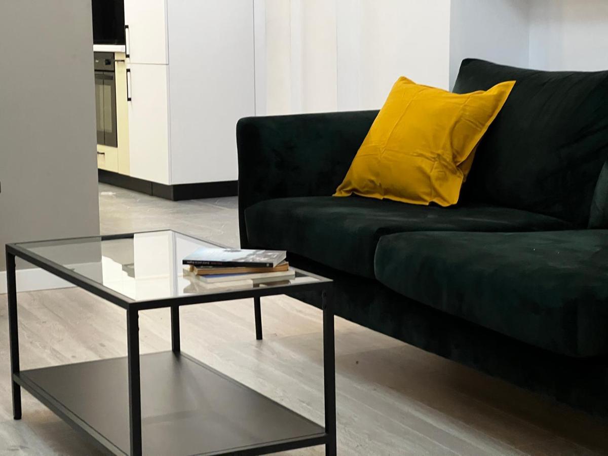 Four Bedroom Apartment, Old Town Bucarest Esterno foto