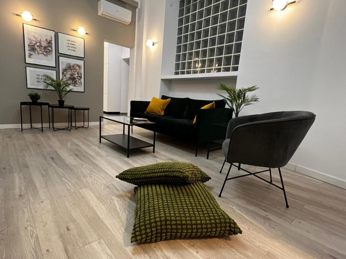 Four Bedroom Apartment, Old Town Bucarest Esterno foto