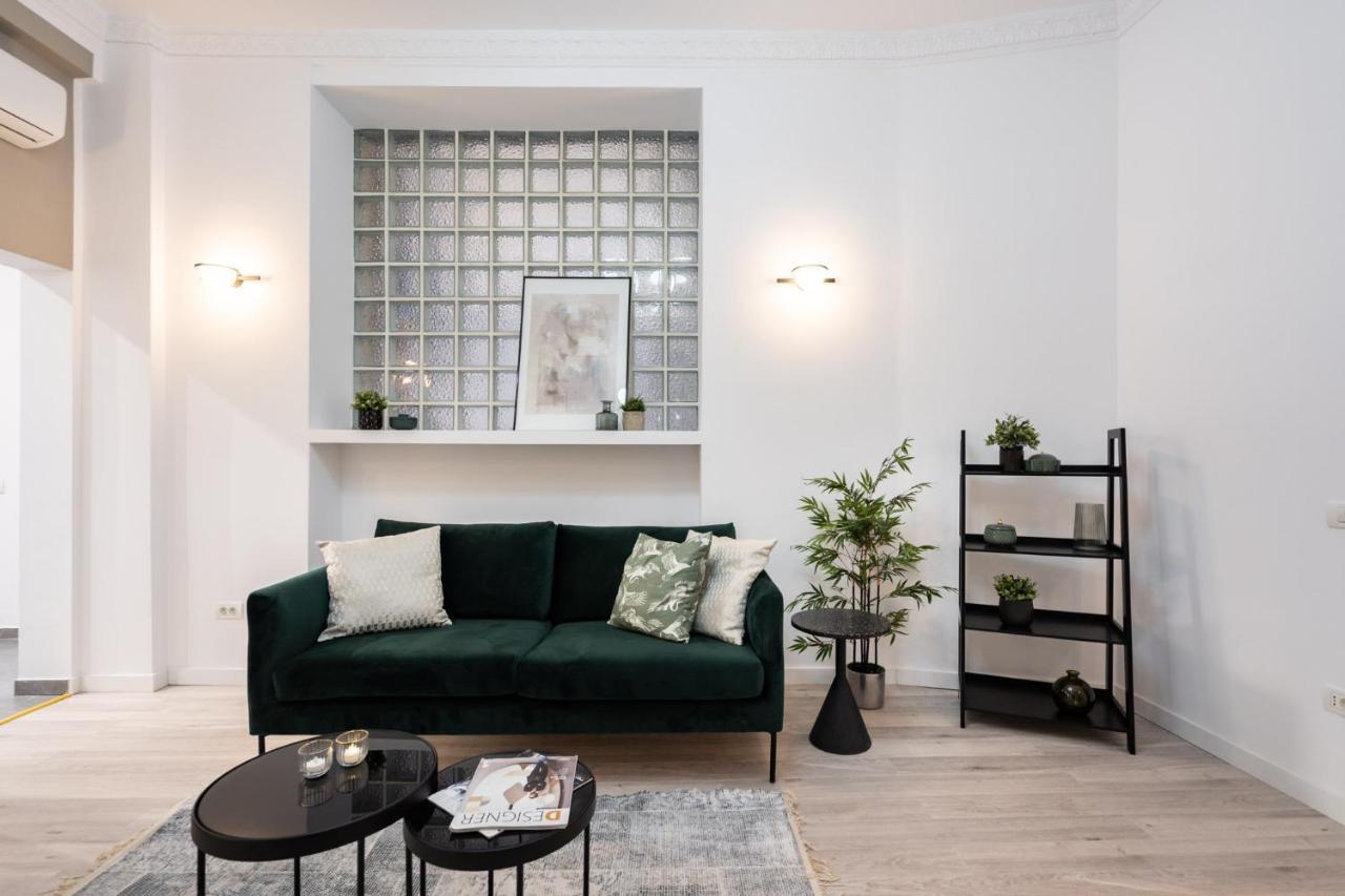 Four Bedroom Apartment, Old Town Bucarest Esterno foto